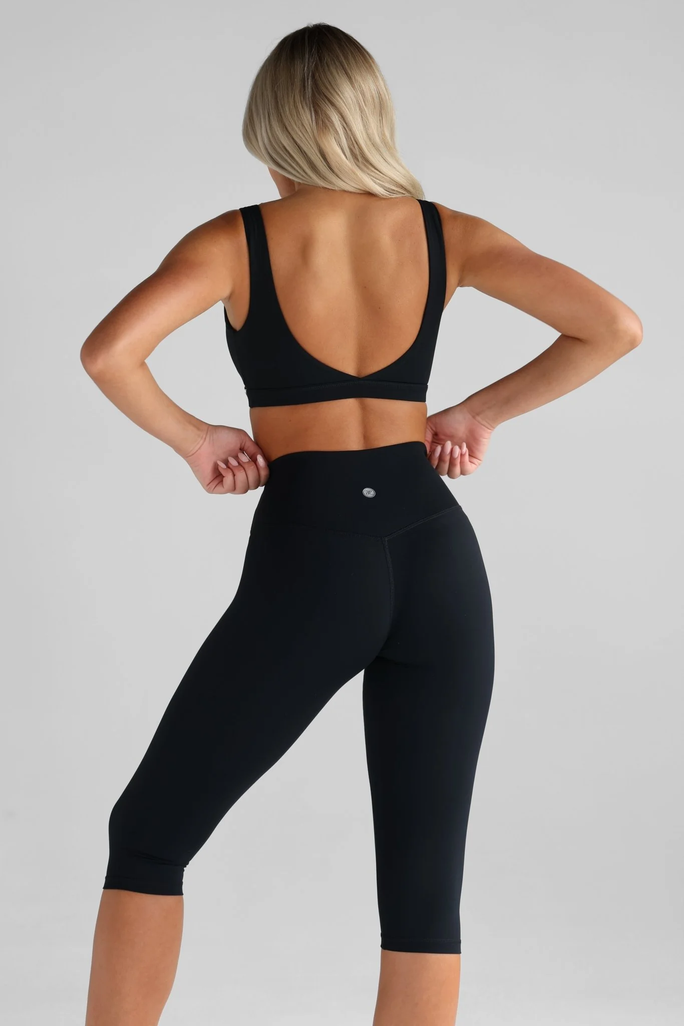 Sculpt Capris (3/4 Leggings) - Black