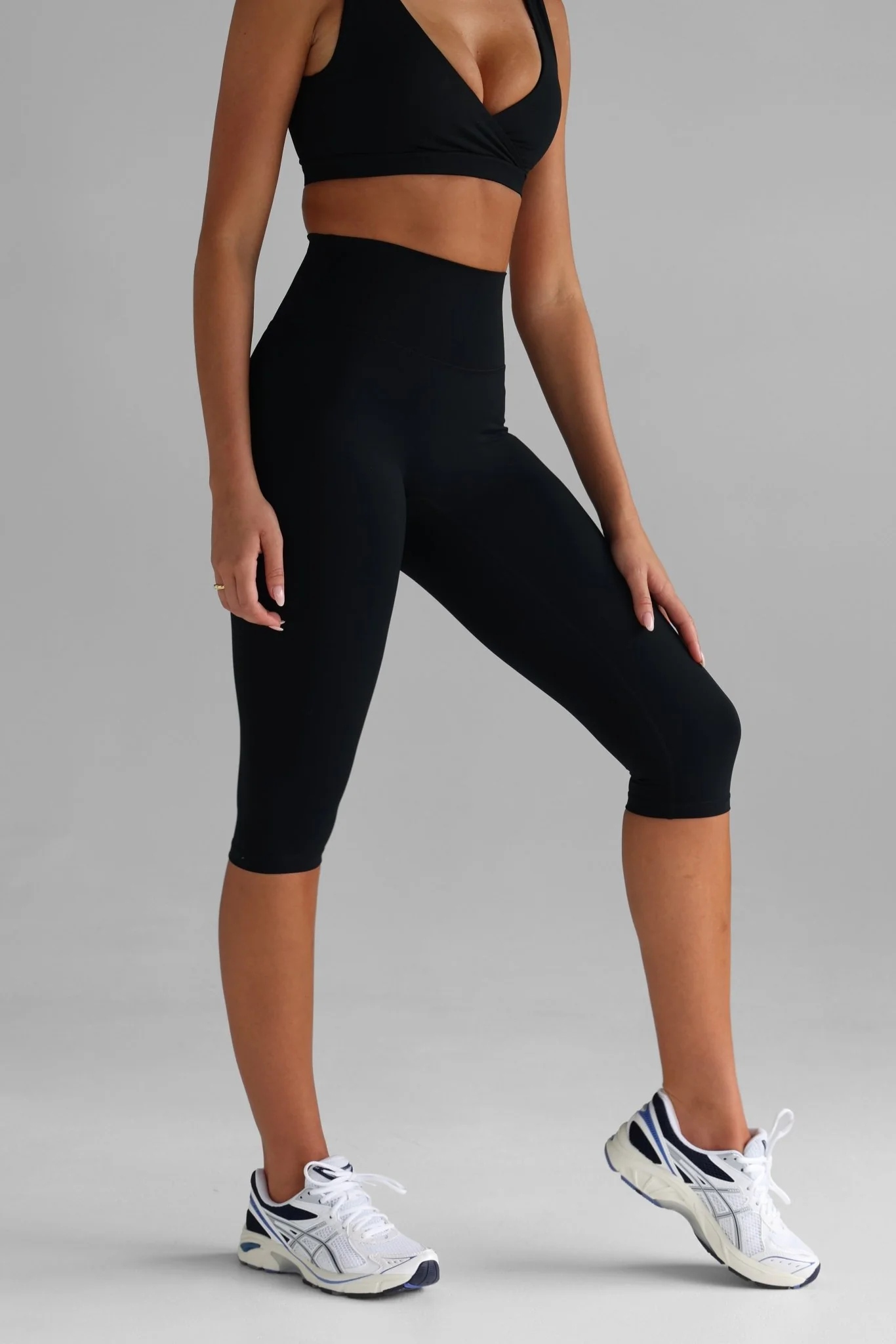 Sculpt Capris (3/4 Leggings) - Black - Image 5